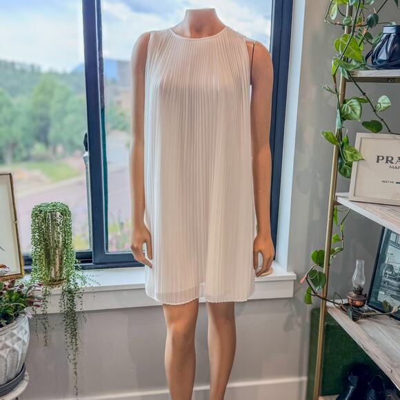 Banana Republic, White/"Snow Day" Pleated Sleeveless Mini Dress-Women’s X-Small - Picture 10 of 10